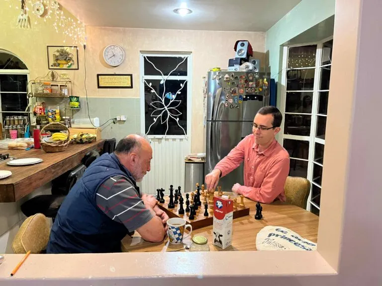 Playing chess to meet people in Puebla